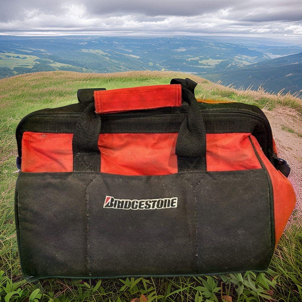 ❤️5 for $25❤️ - Bridgestone heavy duty zipper bag - various pockets etc - useful
